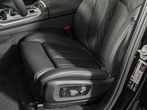 New 2026 BMW X7 M60i image 16