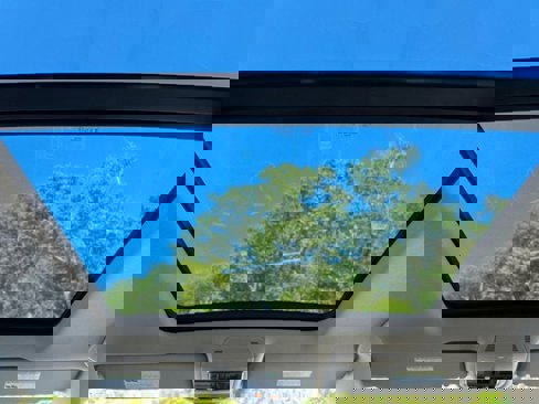 Used 2024 Volkswagen Atlas SE w/ Panoramic Sunroof Package image 16