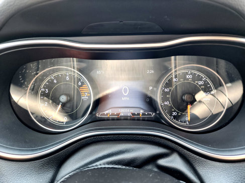 Used 2019 Jeep Cherokee Limited image 19