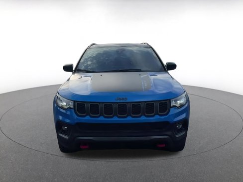 Used 2025 Jeep Compass Trailhawk image 4