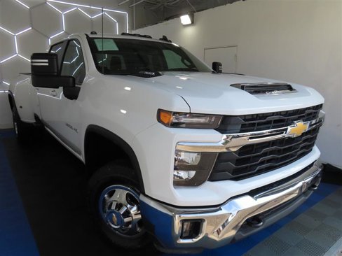 Used 2024 Chevrolet Silverado 3500 LT w/ Convenience Package image 5