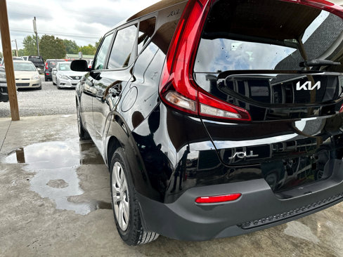 Used 2022 Kia Soul LX image 8