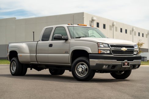 Used 2005 Chevrolet Silverado 3500 LT w/ Heavy-Duty Power Package image 2