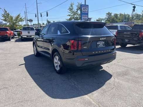 Used 2022 Kia Sorento LX image 4