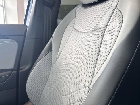 New 2025 Volkswagen Tiguan SE R-Line image 38