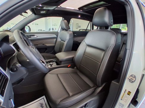 Used 2022 Volkswagen Atlas Cross Sport SE w/ Panoramic Sunroof Package image 12