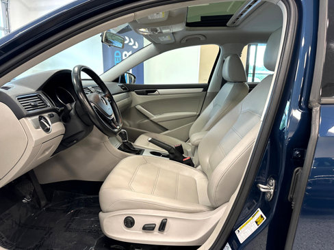 Used 2019 Volkswagen Passat Wolfsburg Edition image 15
