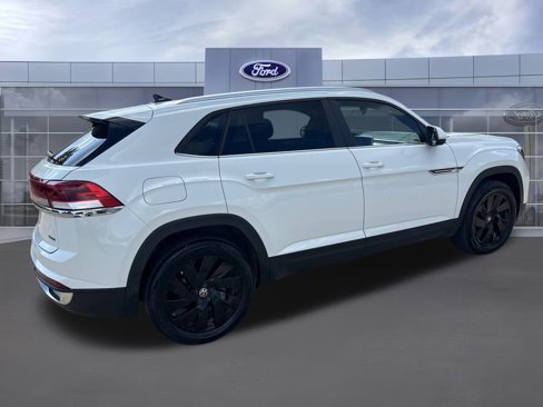 Used 2025 Volkswagen Atlas Cross Sport SE w/ Panoramic Sunroof Package image 5