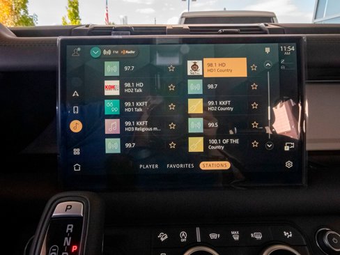 New 2025 Land Rover Defender 130 X-Dynamic SE image 19