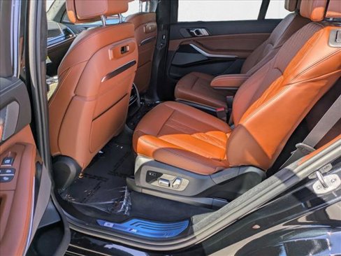 New 2026 BMW X7 M60i image 16