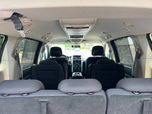 Used 2010 Dodge Grand Caravan Crew w/ Entertainment Group 2 image 23