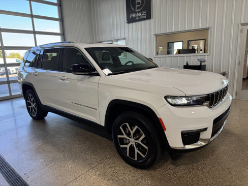 Used 2024 Jeep Grand Cherokee L Limited w/ Luxury Tech Group II image 9