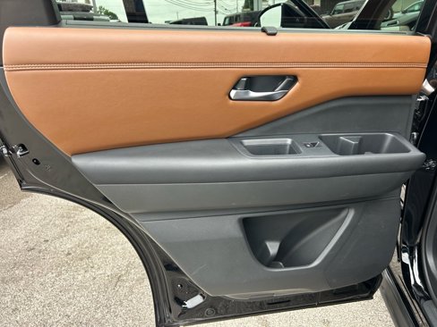 Used 2024 Nissan Pathfinder Platinum w/ Cargo Package image 43