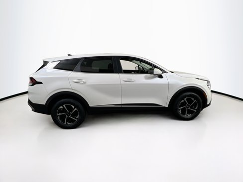 Used 2023 Kia Sportage LX image 4