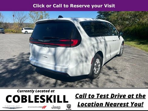 New 2026 Chrysler Pacifica Select image 4