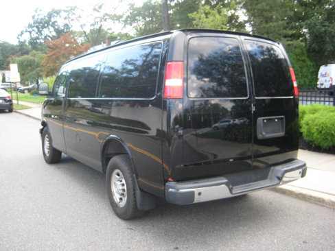 Used 2018 Chevrolet Express 2500 w/ Driver Convenience Package image 4