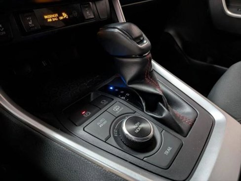 Used 2022 Toyota RAV4 SE w/ Carpet Mat Package (TMS) image 21