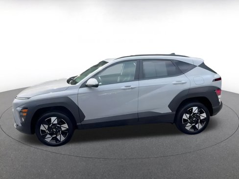 Used 2025 Hyundai Kona SEL image 9