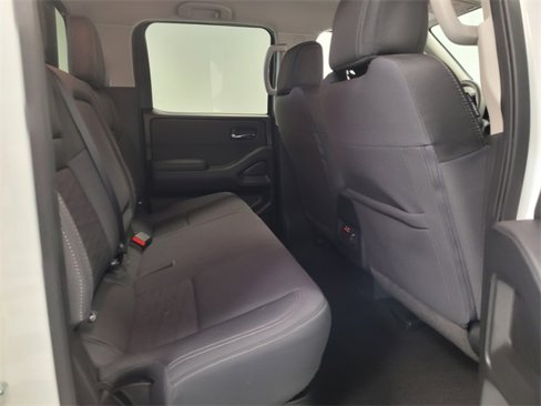 Used 2024 Nissan Frontier SV w/ Hardbody Edition image 12