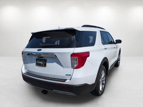 Used 2020 Ford Explorer XLT w/ Equipment Group 202A image 5
