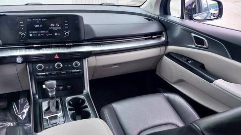 Used 2024 Kia Carnival LX image 13