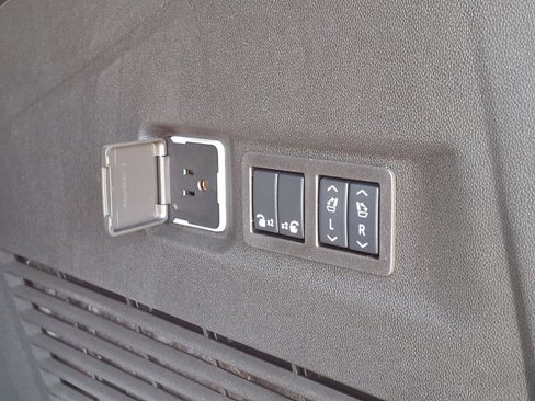 New 2025 Chevrolet Suburban High Country image 7