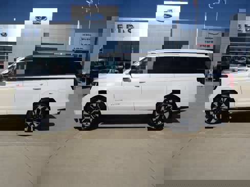 New 2025 Ford Expedition Max Platinum image 3