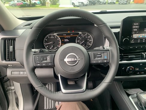 New 2025 Nissan Pathfinder SL image 23
