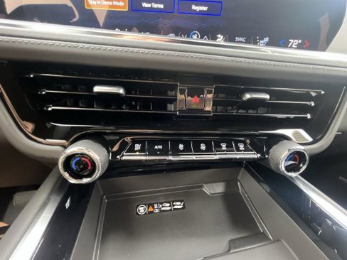 New 2026 Chevrolet Suburban Z71 image 11