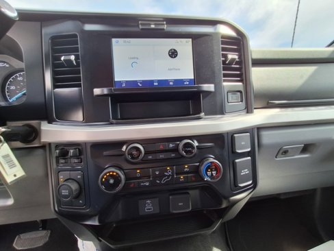 New 2025 Ford F550 4x4 Crew Cab image 15