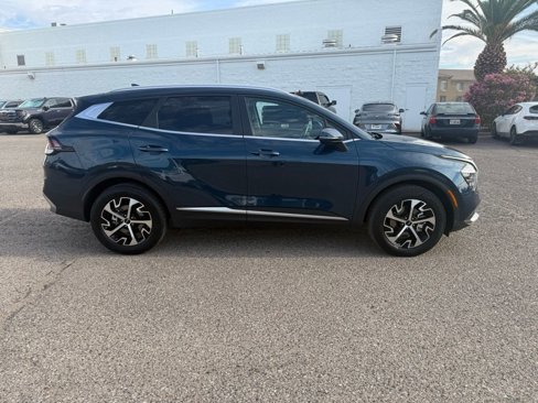 Used 2024 Kia Sportage EX image 4