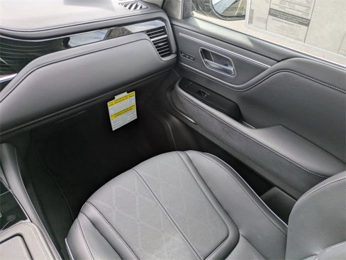New 2025 INFINITI QX80 Sensory image 19