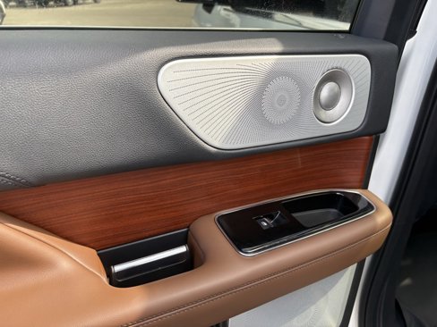 Used 2024 Lincoln Navigator L Reserve image 24