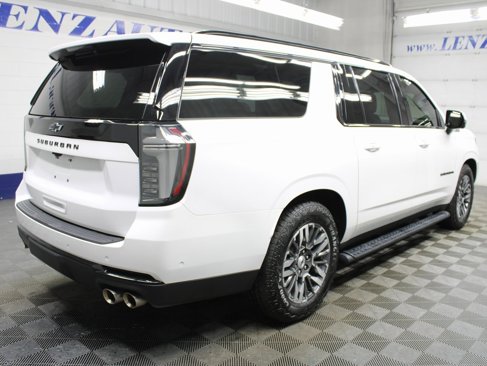 Used 2025 Chevrolet Suburban Z71 image 4
