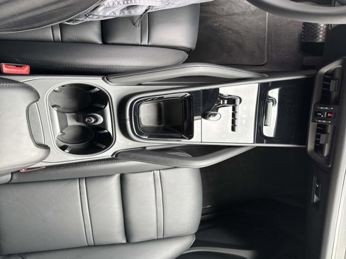Certified 2025 Porsche Cayenne Coupe image 28
