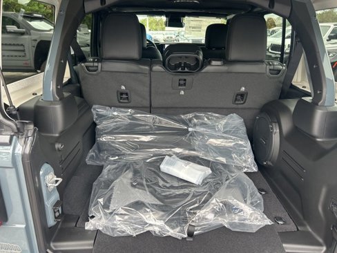 New 2025 Jeep Wrangler Unlimited Rubicon w/ Technology Group image 31