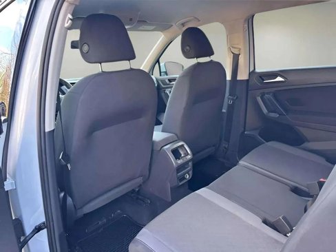 Used 2019 Volkswagen Tiguan S image 18