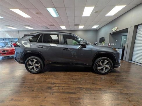 Used 2022 Toyota RAV4 SE w/ Carpet Mat Package (TMS) image 5