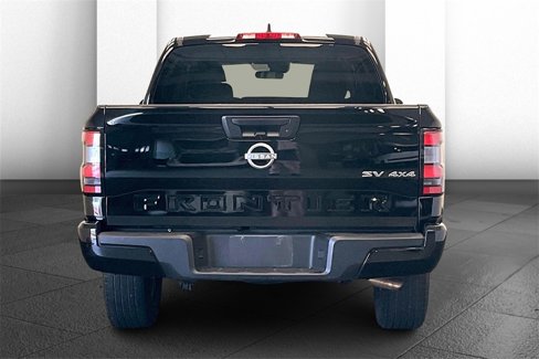 Used 2024 Nissan Frontier SV image 3