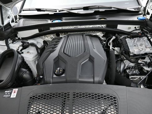 Certified 2025 Porsche Macan image 19