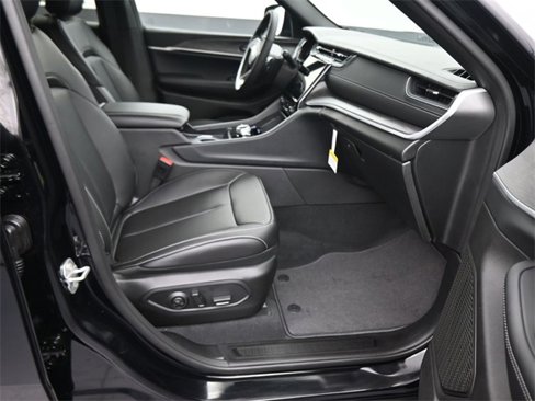 New 2025 Jeep Grand Cherokee Limited w/ Black Appearance Package image 34