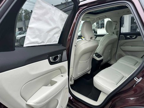 New 2026 Volvo XC60 B5 Ultra w/ Protection Package image 24