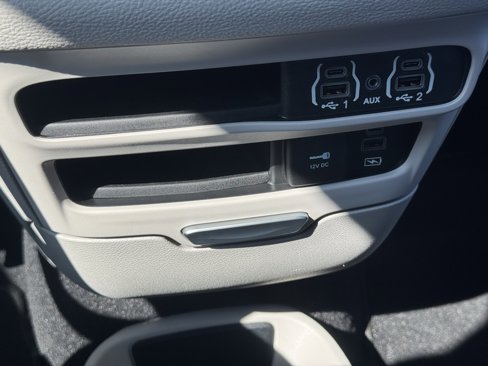 Used 2022 Chrysler Pacifica Touring-L image 37