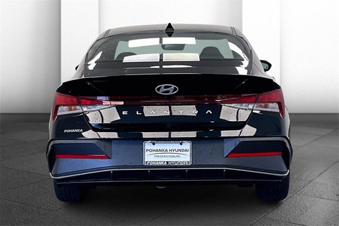 Used 2025 Hyundai Elantra Sport image 3