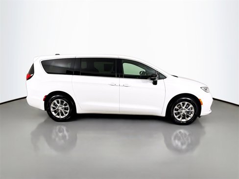 New 2026 Chrysler Pacifica Select image 9