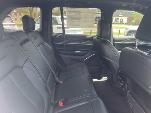New 2025 Jeep Grand Cherokee Limited 4xe image 18