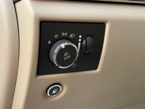 Used 2019 Jeep Grand Cherokee Limited image 20