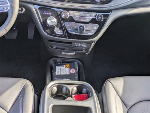 New 2025 Chrysler Pacifica Select w/ Uconnect Theater Family Group image 18