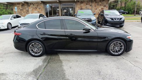 Used 2017 Alfa Romeo Giulia image 6