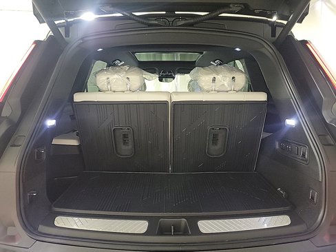 New 2026 Cadillac Vistiq Luxury w/ LPO, Floor Liner Package image 21